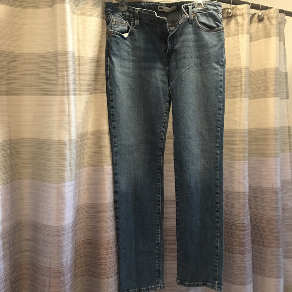 Women’s size 14M Levis